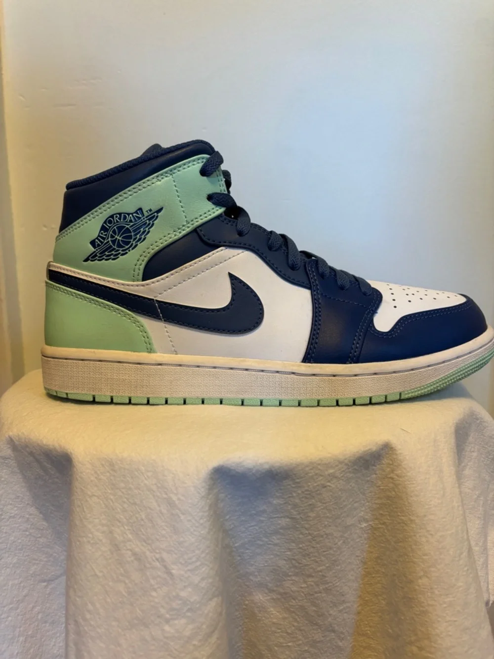 Air Jordan 1 Mid Mystic Navy Mint Foam White 554724-413 Men’s Sz 9